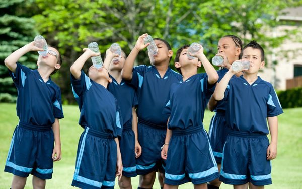 iStock-166061065sized-kids-hydrating-600x375
