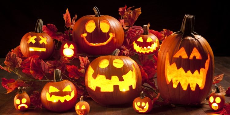 iStock-184610602-Halloween-candy-calorie-exercises-2017-750x375