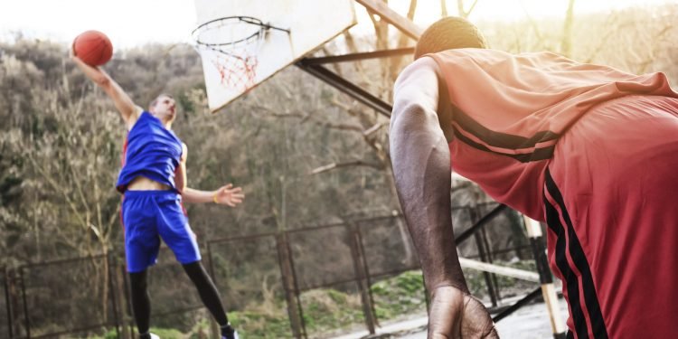 iStock_87853151_MEDIUM.-Slam-Dunk-750x375