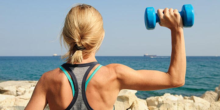 lady training to reduce joint hypermobility